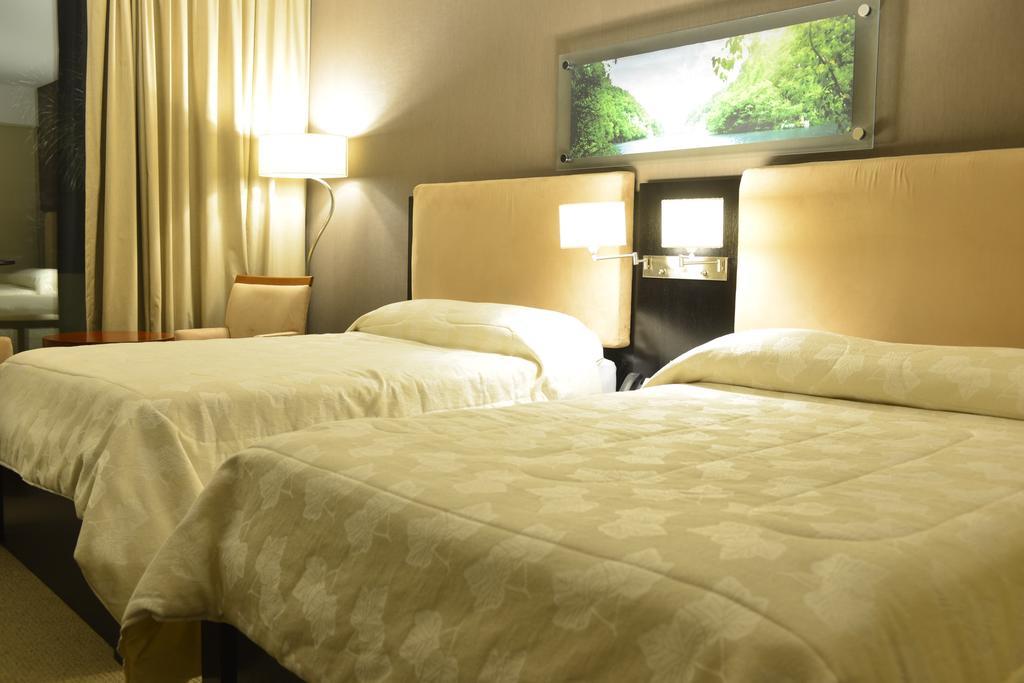 Howard Johnson Plaza Resort Luján Room photo