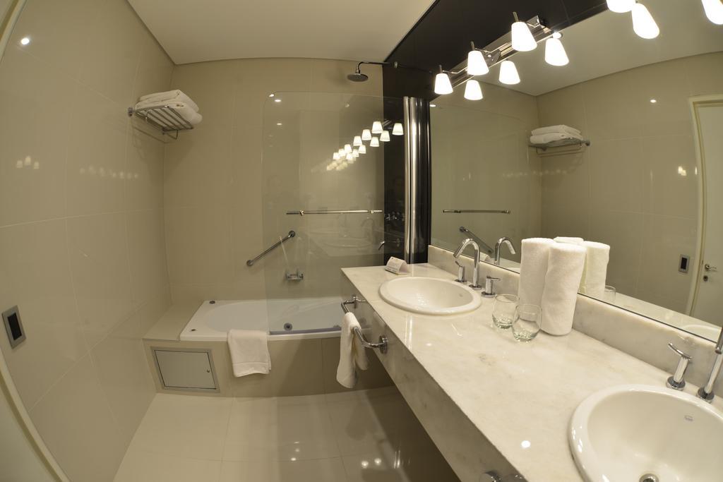 Howard Johnson Plaza Resort Luján Room photo