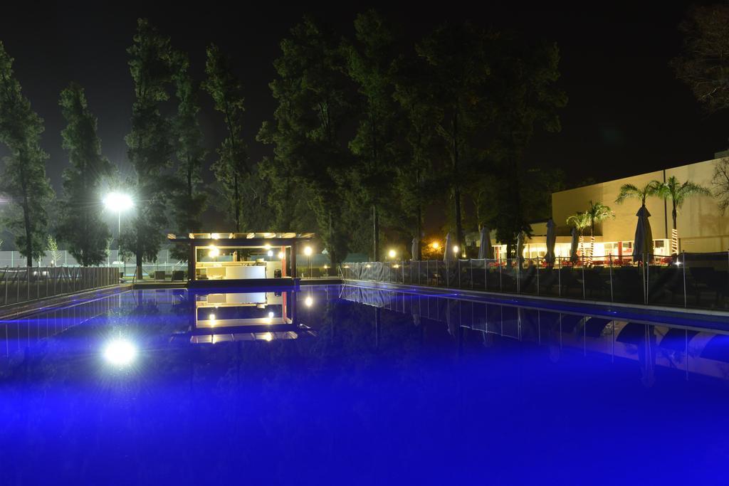 Howard Johnson Plaza Resort Luján Exterior photo