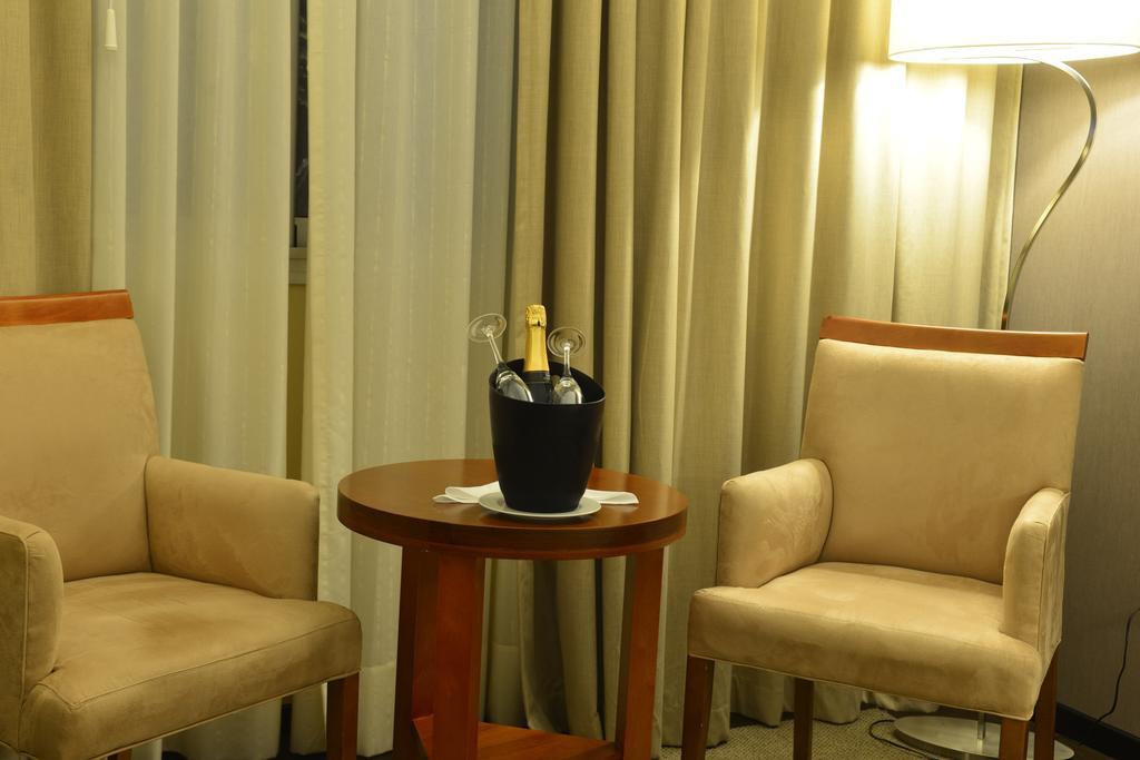 Howard Johnson Plaza Resort Luján Room photo