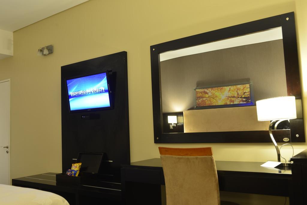 Howard Johnson Plaza Resort Luján Room photo