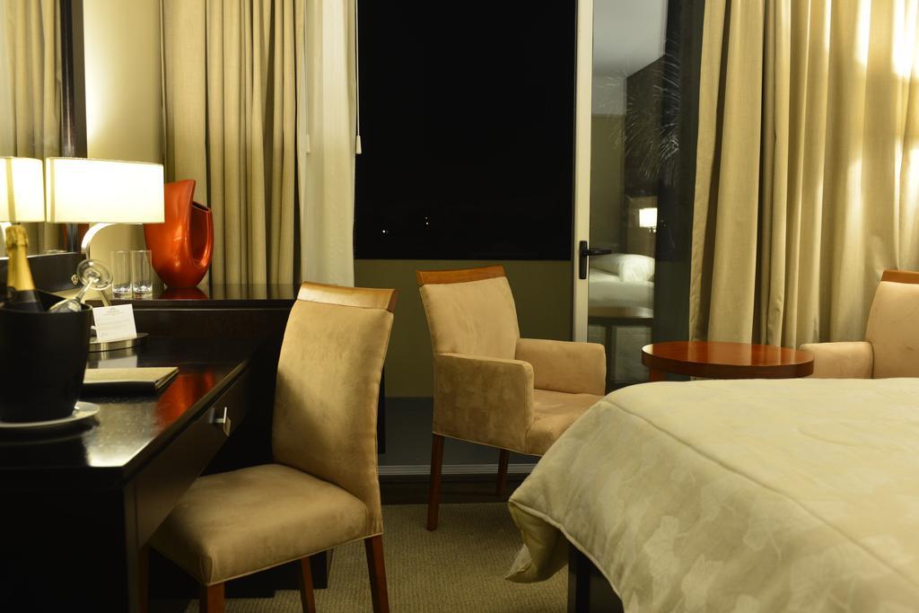 Howard Johnson Plaza Resort Luján Room photo